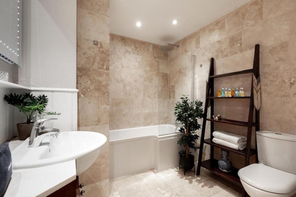 Revamped & Luxxe For Covent Garden Lovers! Adorable City Home For Families & Friends London Exterior photo